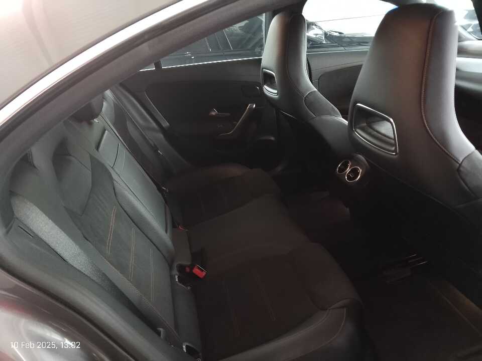 Foto Mobil Bekas Kabin Belakang Mercedes-Benz CLA200 1.3 tahun 2019