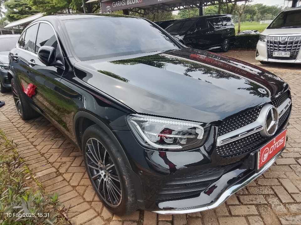2022 Mercedes-Benz GLC300 2.0 - Foto 1 dari 6