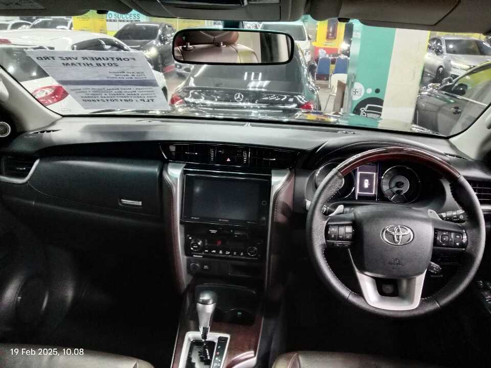 Foto Mobil Bekas Dashboard Toyota Fortuner 2.4 4X2 VRZ tahun 2018