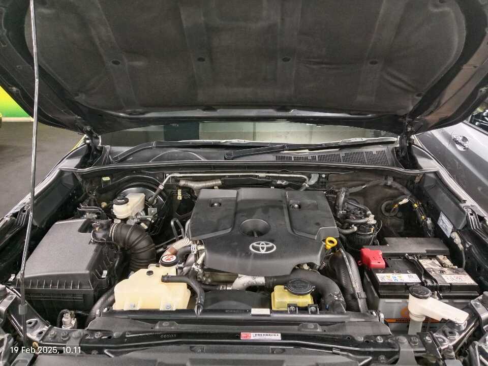 Foto Mobil Bekas Mesin Toyota Fortuner 2.4 4X2 VRZ tahun 2018