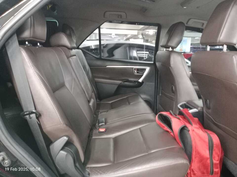Foto Mobil Bekas Kabin Belakang Toyota Fortuner 2.4 4X2 VRZ tahun 2018