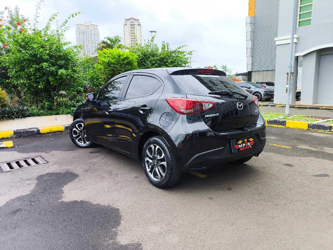 Foto Mobil Bekas Kiri Belakang Mazda 2 1.5 Skyactiv tahun 2015