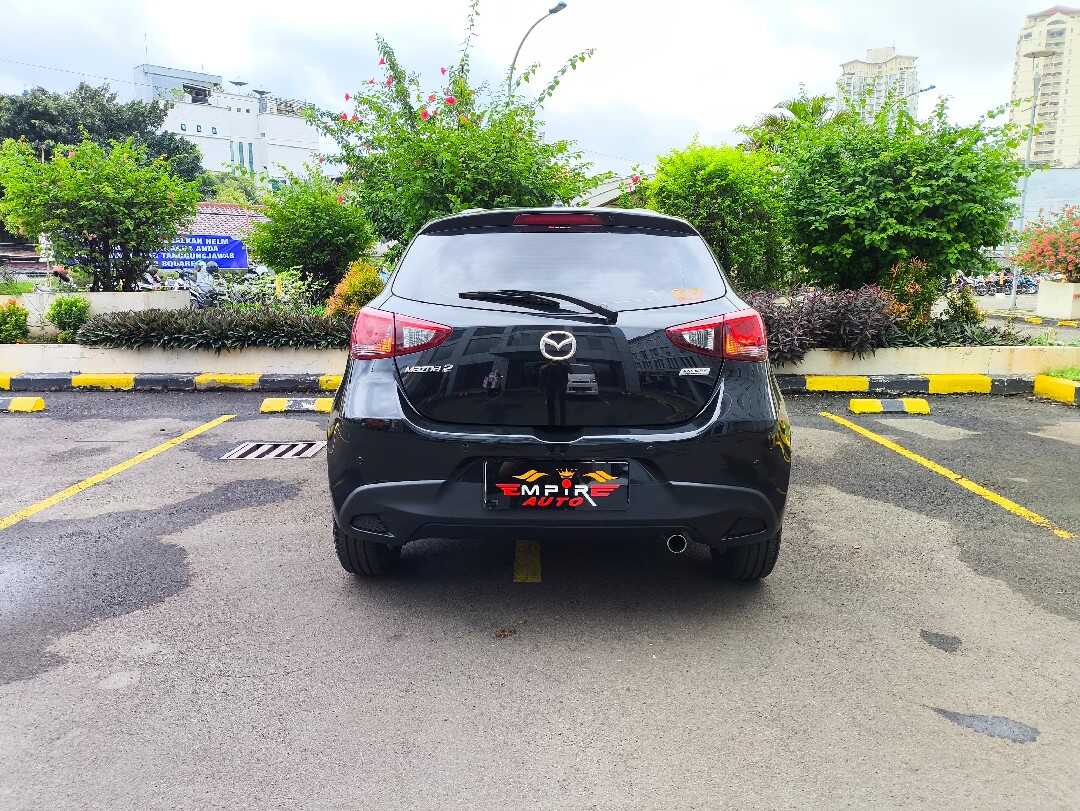 Foto Mobil Bekas Tampak Belakang Mazda 2 1.5 Skyactiv tahun 2015