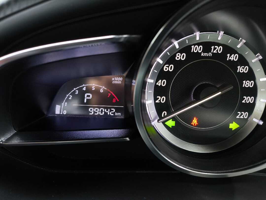 Foto Mobil Bekas Odometer Mazda 2 1.5 Skyactiv tahun 2015