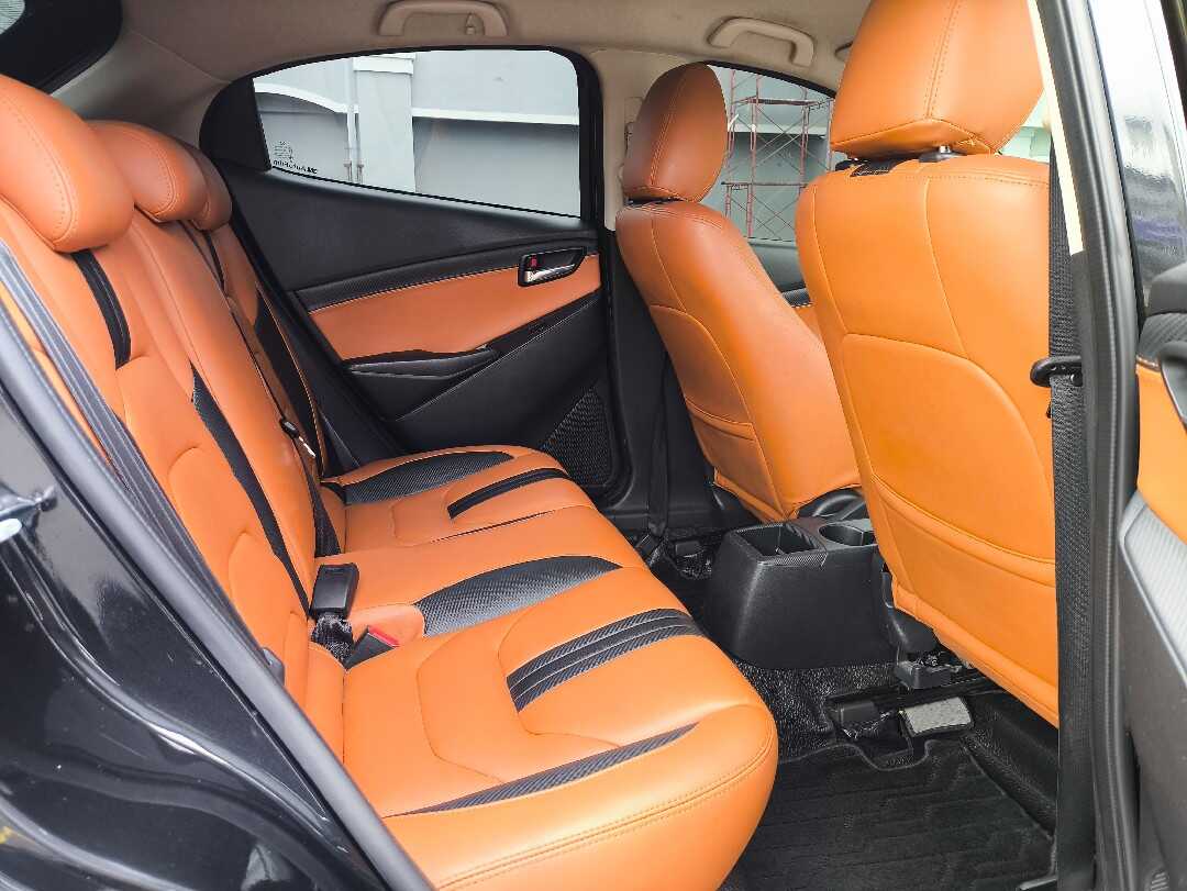 Foto Mobil Bekas Kabin Belakang Mazda 2 1.5 Skyactiv tahun 2015