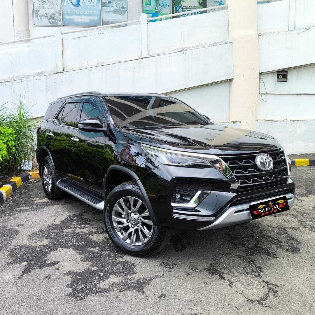 2023 Toyota Fortuner 2.8 4X2 VRZ - Foto 1 dari 10