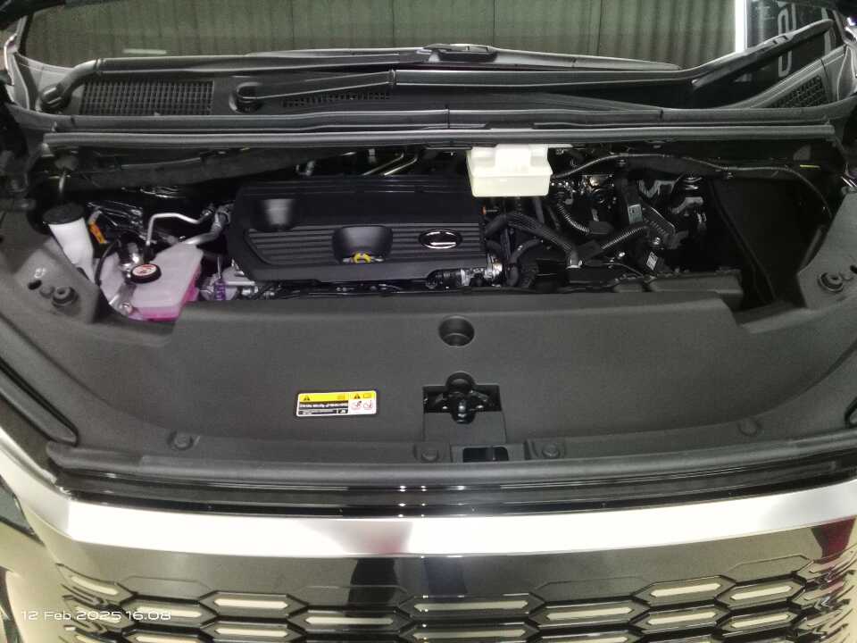 Foto Mobil Bekas Mesin Lexus LM 350 2.5 L tahun 2024