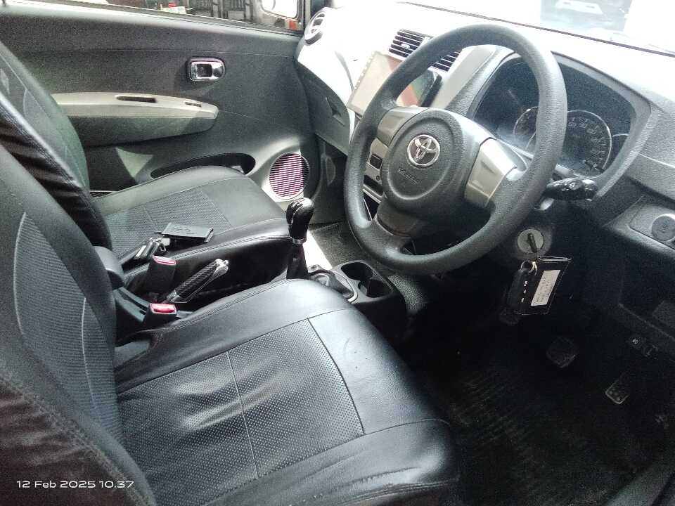 Foto Mobil Bekas Kabin Depan Toyota Agya 1.0 G tahun 2015