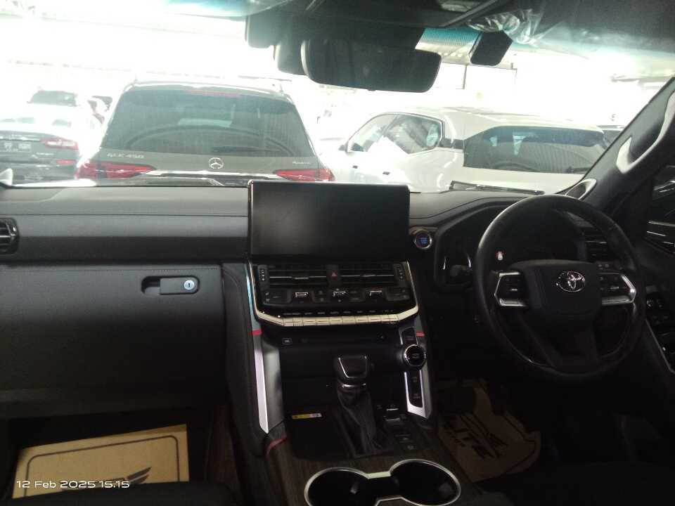 Foto Mobil Bekas Dashboard Toyota Land Cruiser 3.3 300 VX-R tahun 2023