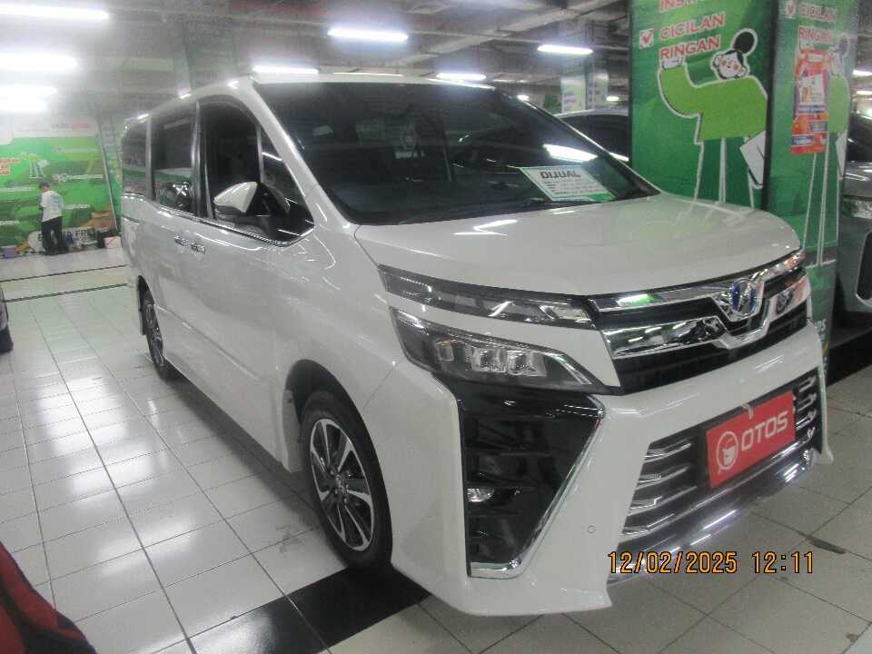 2020 Toyota Voxy 2.0 - Foto 1 dari 6