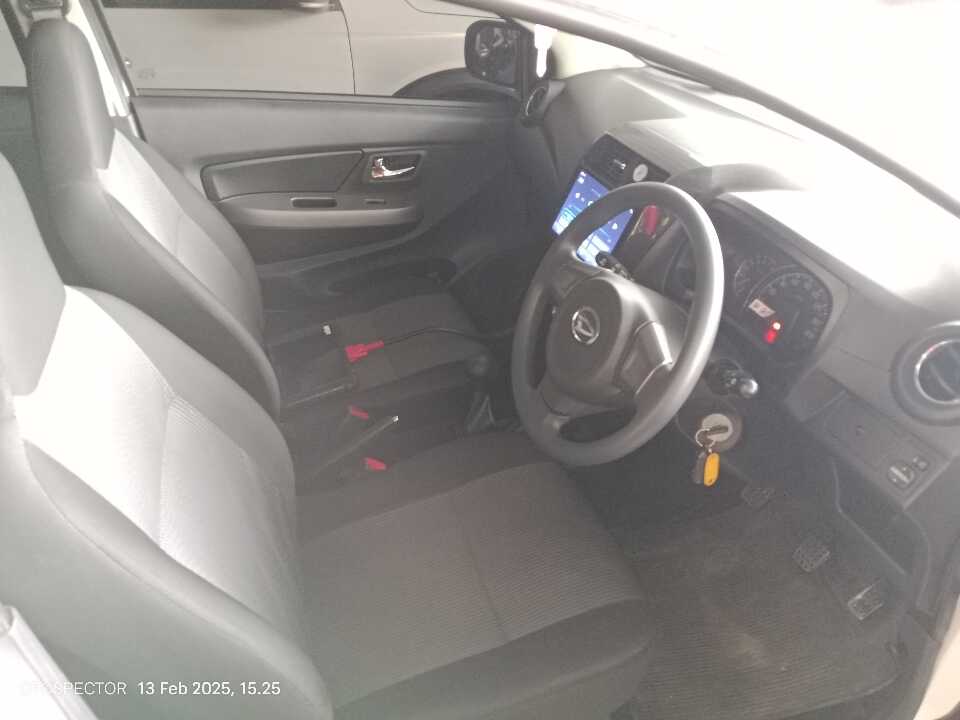 Foto Mobil Bekas Kabin Depan Daihatsu Ayla 1.0 X tahun 2022
