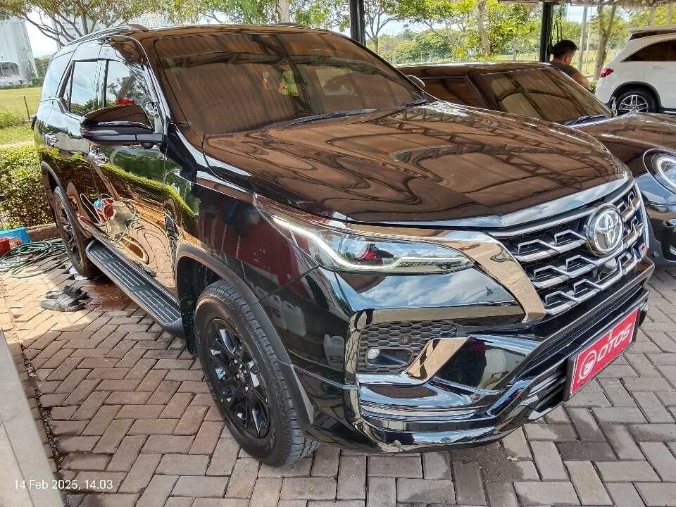2022 Toyota Fortuner 2.8 4X2 VRZ - Foto 1 dari 6