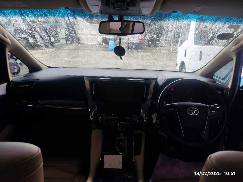 Foto Mobil Bekas Dashboard Toyota Alphard 2.5 G tahun 2017