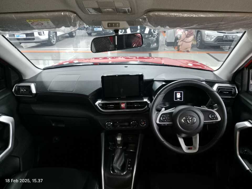 Foto Mobil Bekas Dashboard Toyota Raize 1.0 GR Sport tahun 2023