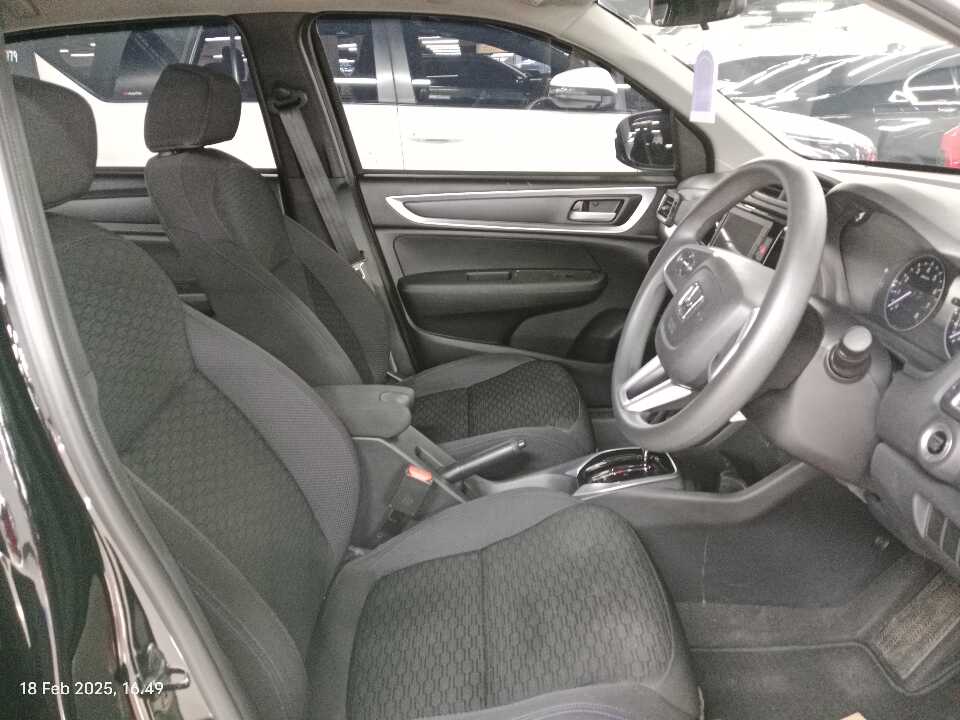Foto Mobil Bekas Kabin Depan Honda WR-V 1.5 E tahun 2023