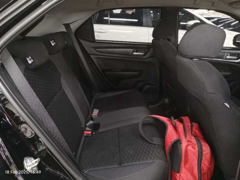 Foto Mobil Bekas Kabin Belakang Honda WR-V 1.5 E tahun 2023