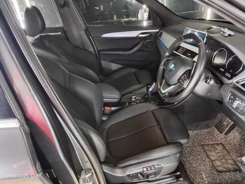 Foto Mobil Bekas Kabin Depan BMW X1 1.5 Sdrive18i tahun 2019