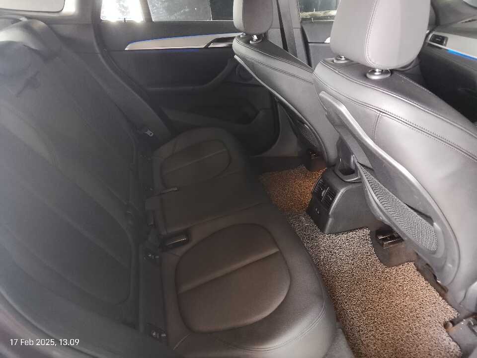 Foto Mobil Bekas Kabin Belakang BMW X1 1.5 Sdrive18i tahun 2019