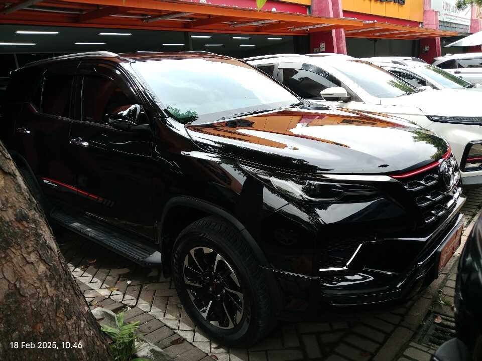 2021 Toyota Fortuner 2.4 4X2 VRZ - Foto 1 dari 6