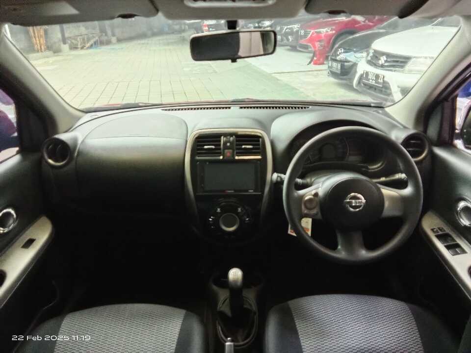 Foto Mobil Bekas Dashboard Nissan March 1.5 tahun 2015