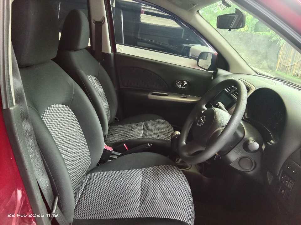Foto Mobil Bekas Kabin Depan Nissan March 1.5 tahun 2015
