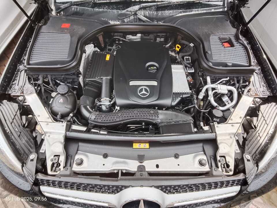 Foto Mobil Bekas Mesin Mercedes-Benz GLC300 2.0 tahun 2019