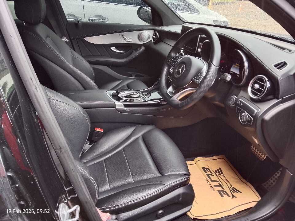 Foto Mobil Bekas Kabin Depan Mercedes-Benz GLC300 2.0 tahun 2019