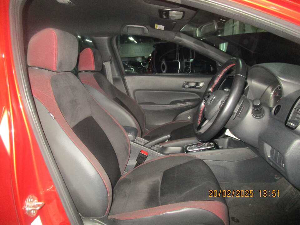 Foto Mobil Bekas Kabin Depan Honda City 1.5 RS tahun 2021