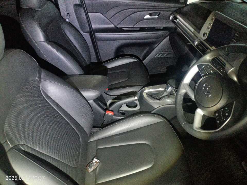 Foto Mobil Bekas Kabin Depan Hyundai Stargazer 1.5 Prime tahun 2023