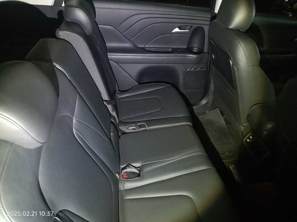 Foto Mobil Bekas Kabin Belakang Hyundai Stargazer 1.5 Prime tahun 2023