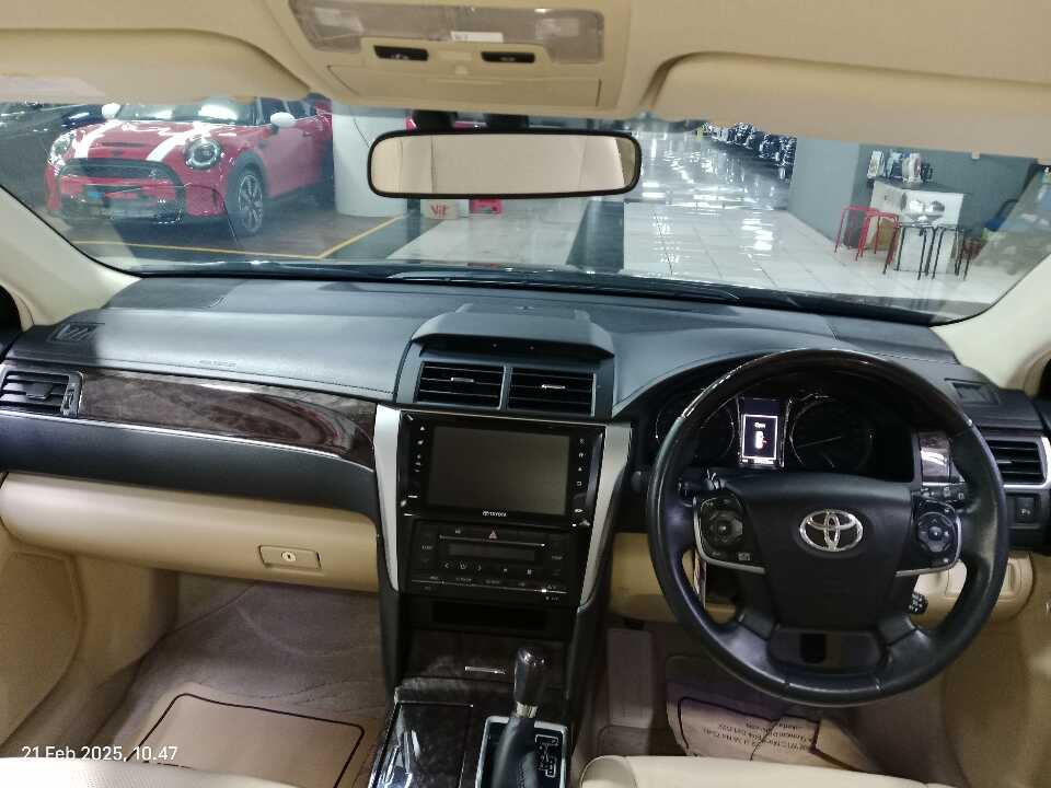 Foto Mobil Bekas Dashboard Toyota Camry 2.5 V tahun 2017