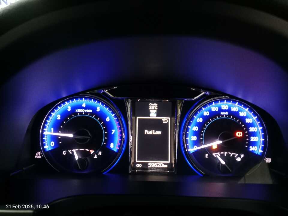 Foto Mobil Bekas Odometer Toyota Camry 2.5 V tahun 2017