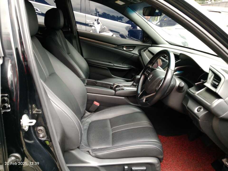 Foto Mobil Bekas Kabin Depan Honda Civic 1.5 E tahun 2019