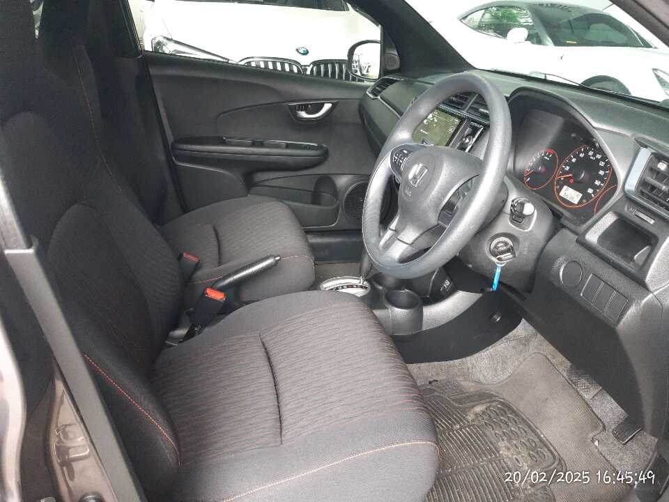Foto Mobil Bekas Kabin Depan Honda Brio 1.5 RS tahun 2017