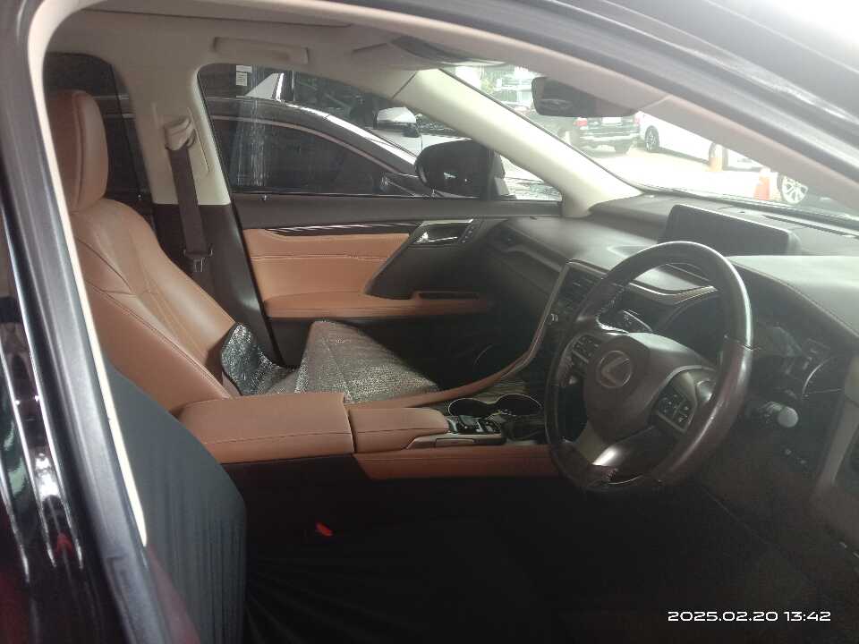 Foto Mobil Bekas Kabin Depan Lexus RX 200t 2.0 Luxury tahun 2017