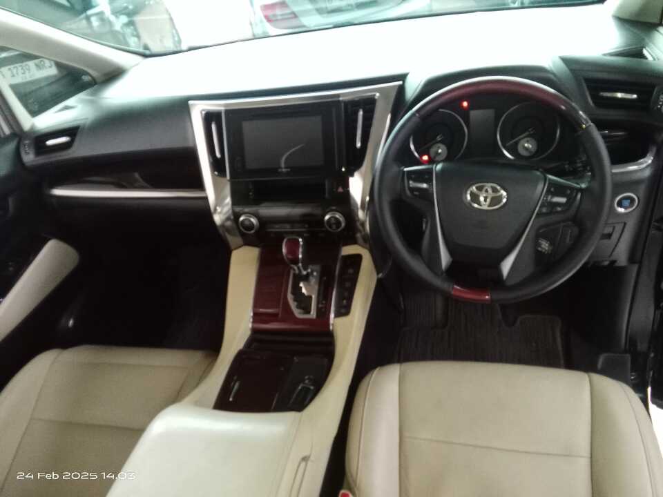 Foto Mobil Bekas Dashboard Toyota Alphard 2.5 G tahun 2016