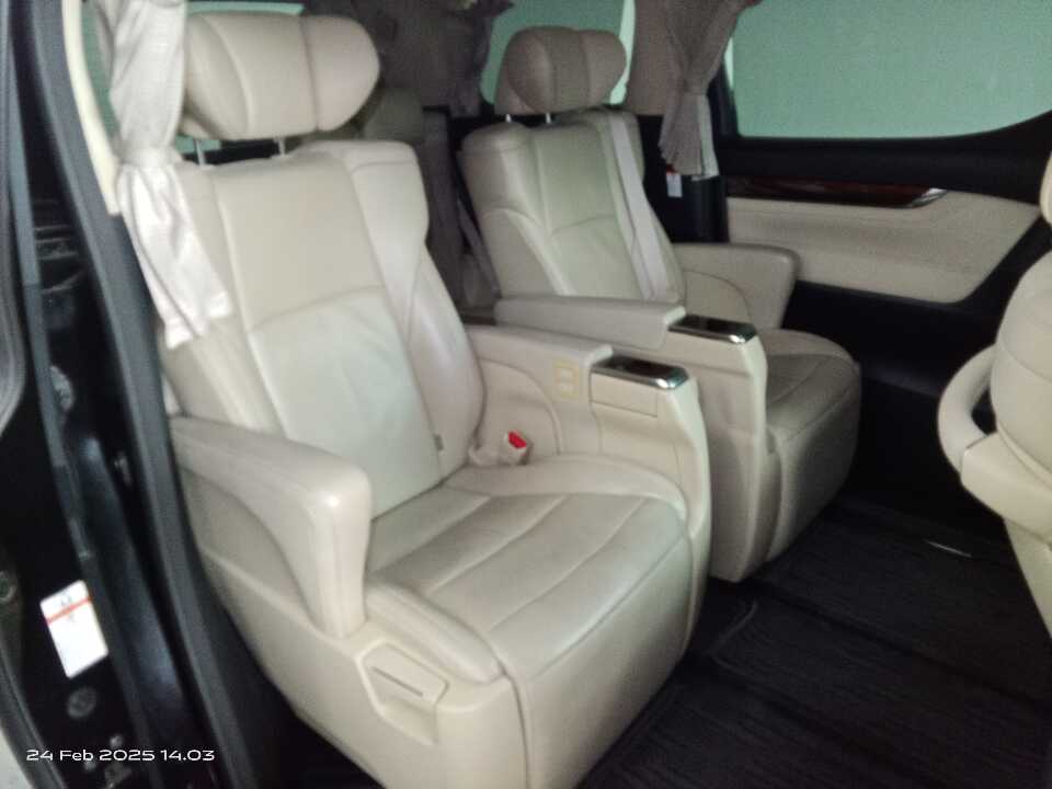 Foto Mobil Bekas Kabin Belakang Toyota Alphard 2.5 G tahun 2016