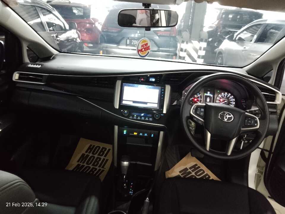 Foto Mobil Bekas Dashboard Toyota Kijang Innova 2.0 V tahun 2021