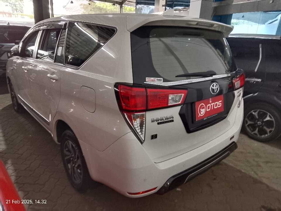Foto Mobil Bekas Kiri Belakang Toyota Kijang Innova 2.0 V tahun 2021