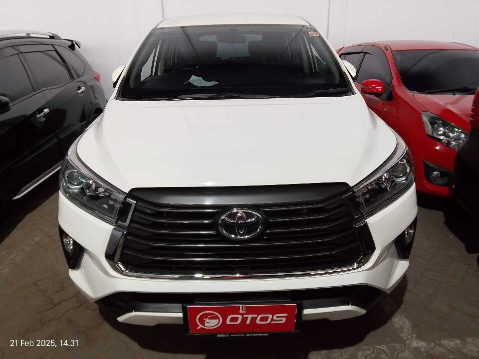Foto Mobil Bekas Tampak Depan Toyota Kijang Innova 2.0 V tahun 2021