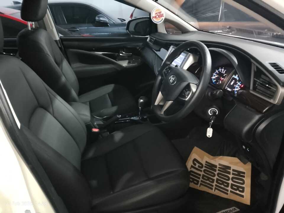 Foto Mobil Bekas Kabin Depan Toyota Kijang Innova 2.0 V tahun 2021