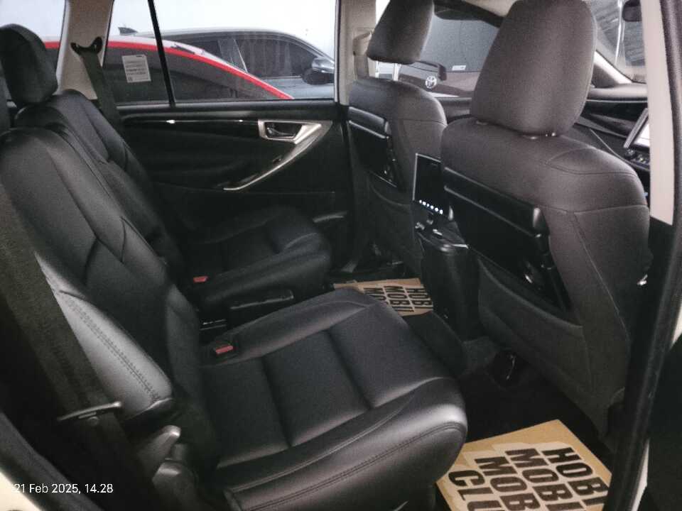 Foto Mobil Bekas Kabin Belakang Toyota Kijang Innova 2.0 V tahun 2021