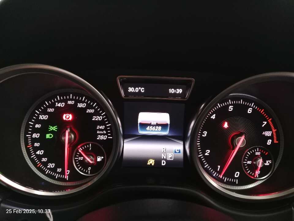 Foto Mobil Bekas Odometer Mercedes-Benz GLE400 3.0 tahun 2016