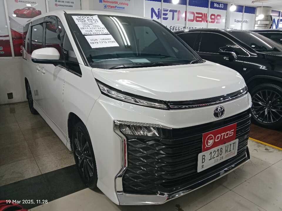 2023 Toyota Voxy 2.0 - Foto 1 dari 6