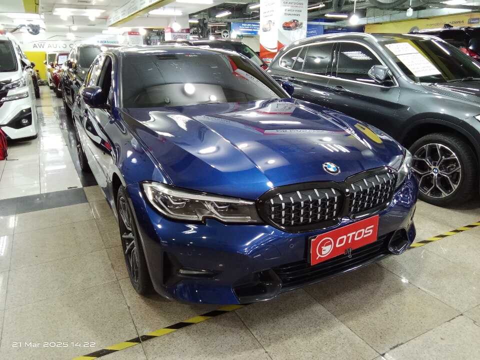 2020 BMW 320i 2.0 - Foto 1 dari 6