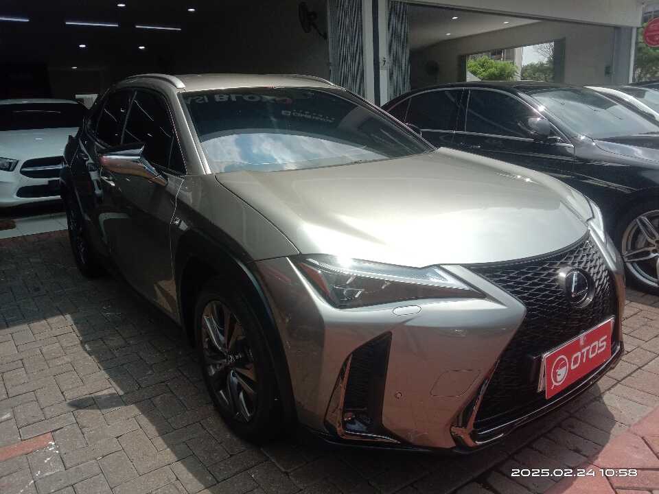 2019 Lexus UX 200 2.0 F-Sport - Foto 1 dari 6