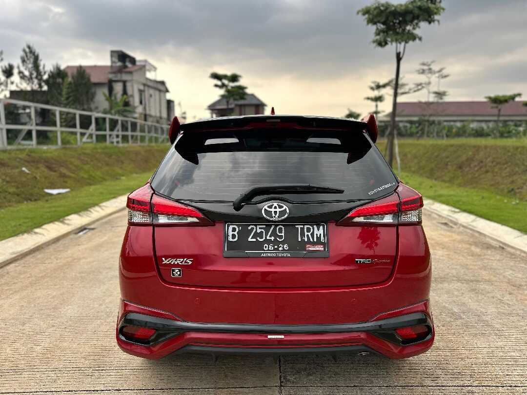 Foto Mobil Bekas Tampak Belakang Toyota Yaris 1.5 S tahun 2021