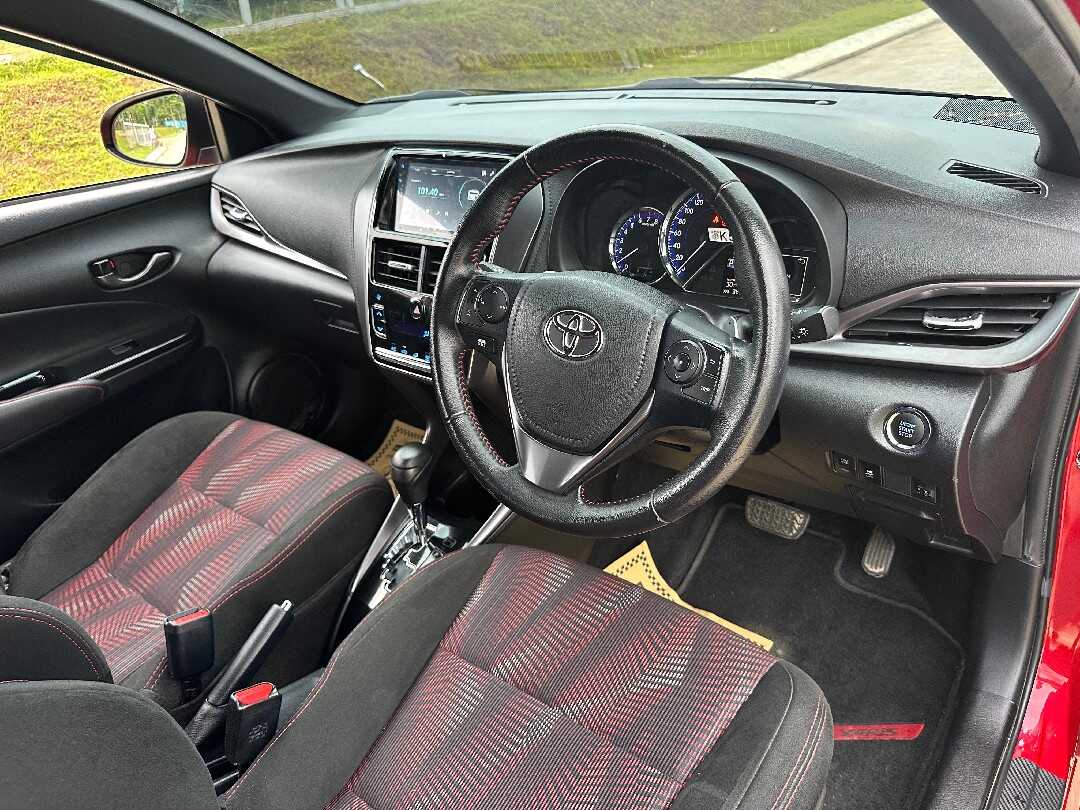 Foto Mobil Bekas Kabin Depan Toyota Yaris 1.5 S tahun 2021