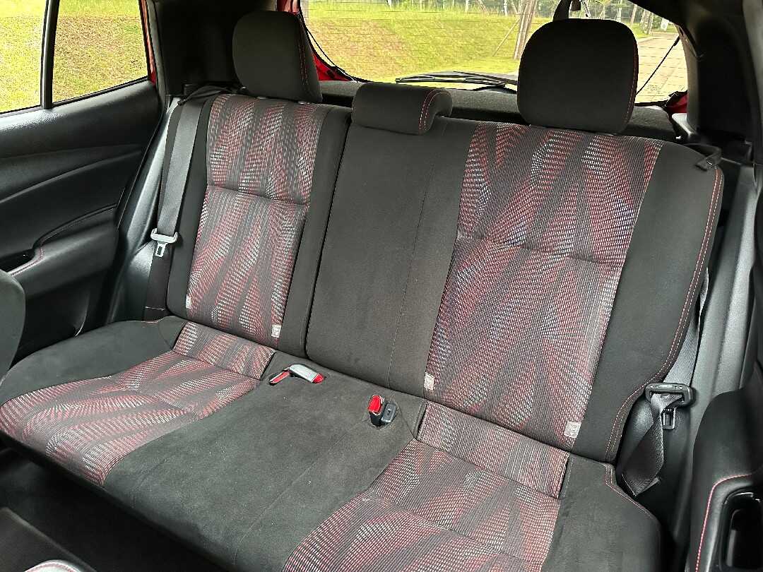 Foto Mobil Bekas Kabin Belakang Toyota Yaris 1.5 S tahun 2021