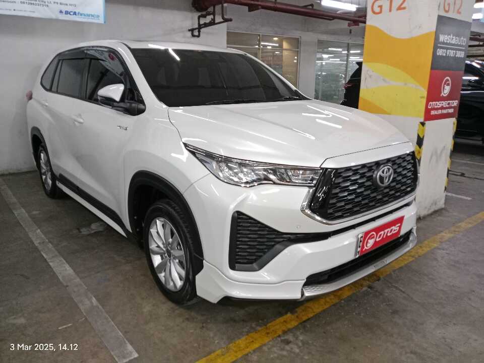 2023 Toyota Kijang Innova 2.0 Zenix V HV CVT - Foto 1 dari 6